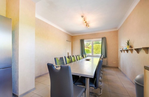 Borgloon Villa | Villa Borgloon with Blossom Views and Jacuzzi