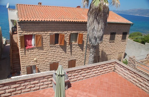 Porto Alabe Apartment | Villa Bosa, waterfront apartment, 10 meters from beach, WIFI, sleep 2