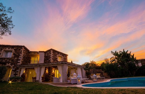 Castiadas Villa | VILLA BOUGAINVILLEA with pool and private garden, just 500 meters from the sea