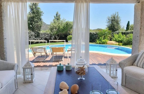 Castiadas Villa | VILLA BOUGAINVILLEA with pool and private garden, just 500 meters from the sea