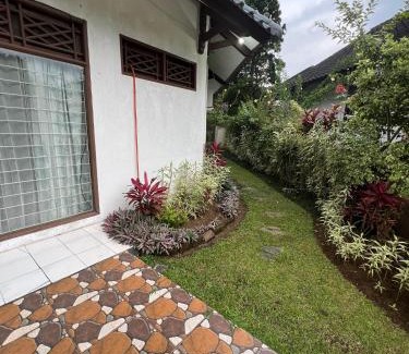 Cipanas Villa | Villa Bougenville 2, Jalan Raya Kota Bunga