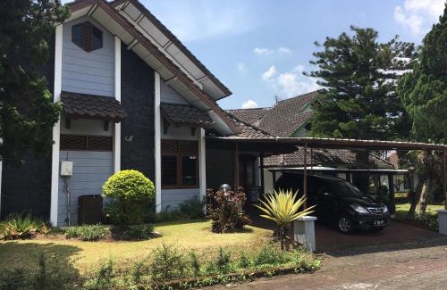Cipanas Villa | Villa Bougenville 2, Jalan Raya Kota Bunga