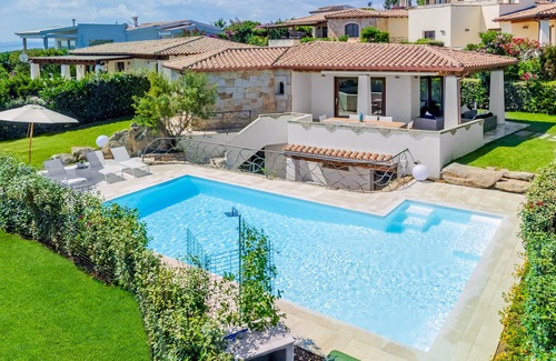 San Teodoro Villa | Villa BRANDINCHI: Heated XXL Pool, Private Beach, Sea View, Wi-Fi
