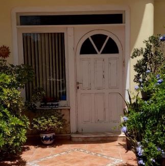 Xlendi Apartment | Villa Bronja Studio airconditioned apartment Xlendi