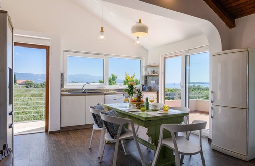 Kastel Stafilic Villa | Villa Buble - Charming villa with pool near Trogir and 60 meters from sea