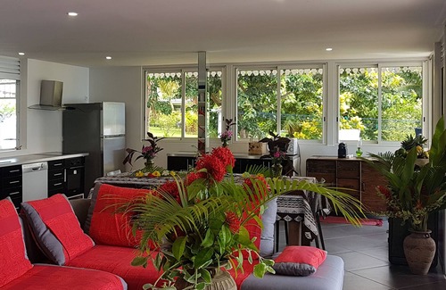 Pihaena House | Villa by the sea with beach and huge garden in the heart of the bay.