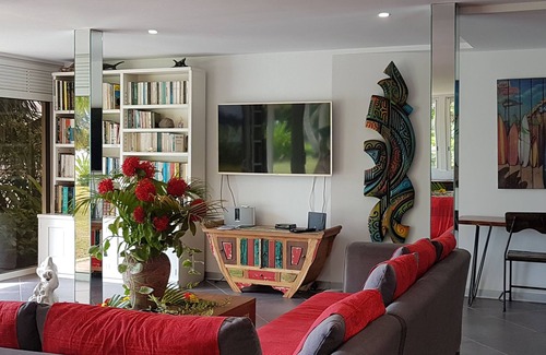 Pihaena House | Villa by the sea with beach and huge garden in the heart of the bay.