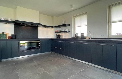 Delfstrahuizen Villa | Villa by Tjeukemeer with Sauna & Whirlpool