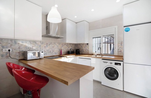 Poblado Sancti Petri Villa | Villa 'Cirpe Mar' with Private Pool, Private Terrace and Wi-Fi