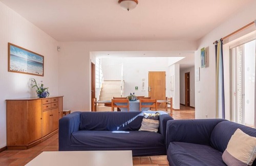 Sesmarias Villa | Villa Caix Dos, Private 3 Bed Villa with AC - next to Salgados beach, shops, bars, and restaurants