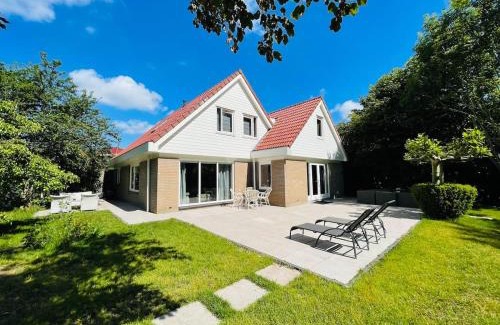 Zeewolde Villa | VILLA CALMA Rust Ruimte Luxe inclusief private jacuzzi