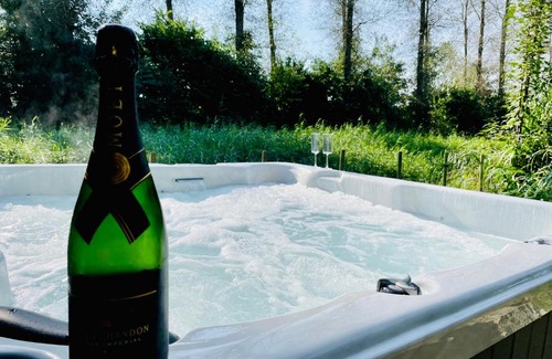 Zeewolde Villa | VILLA CALMA Rust Ruimte Luxe inclusief private jacuzzi