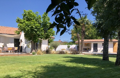 Gradignan House | VILLA CAMAGAWith heated swimming pool between Bordeaux and the Bassin d'Arcachon