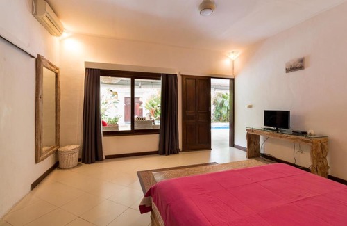 Sunset Road Villa | Villa Camelia