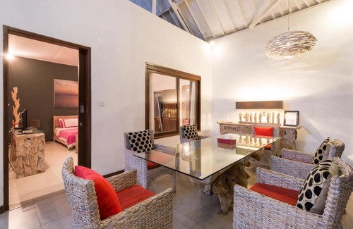 Sunset Road Villa | Villa Camelia