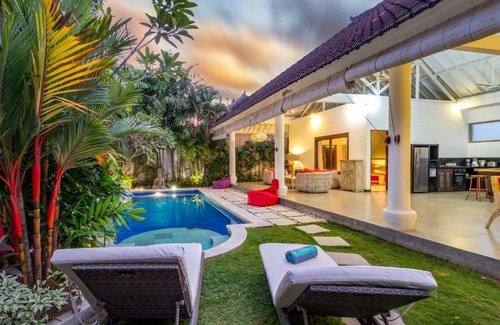 Sunset Road Villa | Villa Camelia