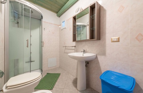 San Giovanni Suergiu Villa | Villa 'Camera 3' with Shared Pool, Wi-Fi and Air Conditioning