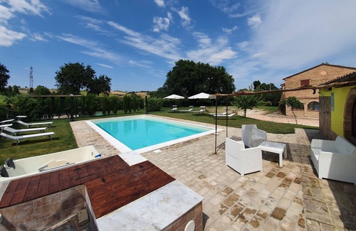 Urbisaglia House | Villa Camilla, swimming pool, 6 bedrooms for 20 people