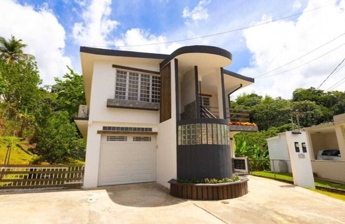 Vivi Abajo House | Villa Campiña Family Home Scenic Mountain Views