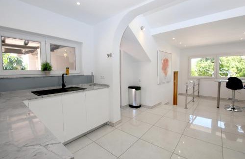 New Golden Mile Apartment | Villa CAMPO