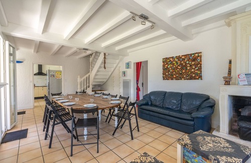 Saint-Palais-sur-Mer Villa | Villa 'Cap Mer 17' with Private Pool, Private Terrace and Wi-Fi
