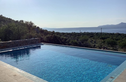 Kokkinon Khorion Villa | Villa Cape Town design and tranquility in an enchanting