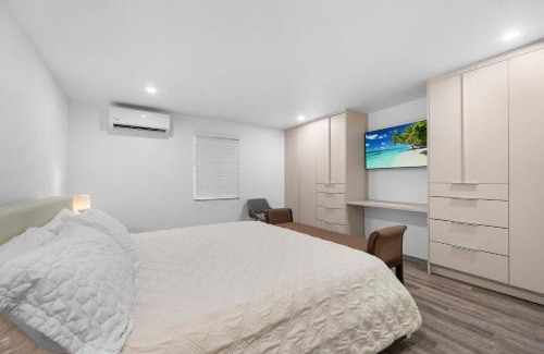 West Little Havana House | Villa Capri Cottage in the heart of Miami