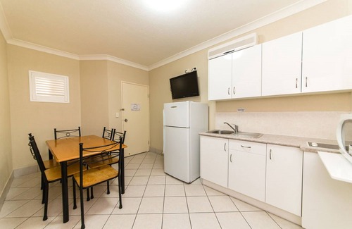 Rockhampton Hotel | Villa Capri Motel