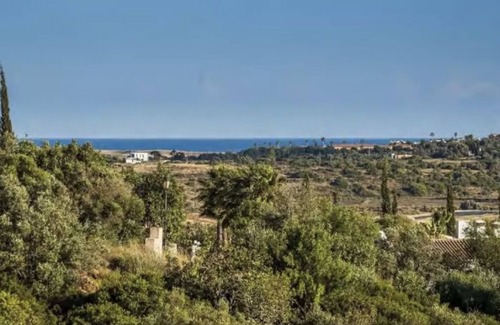 Portimao Villa | Villa "Casa Boavista" with Shared Pool & Wi-Fi