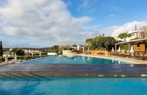 Portimao Villa | Villa "Casa Boavista" with Shared Pool & Wi-Fi