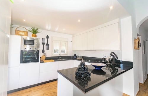 Torrox Villa | Villa 'Casa Chatsee' with Mountain View, Wi-Fi and Air Conditioning