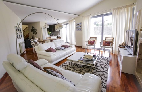 Meco Villa | VILLA CASALINHO MECO in the pine forest, near the beach and Lisbon with private pool