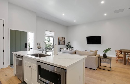 Santa Barbara Villa | Villa Castillo - Perfect 5 Villa Retreat - Entire Property in Downtown, Santa Barbara!