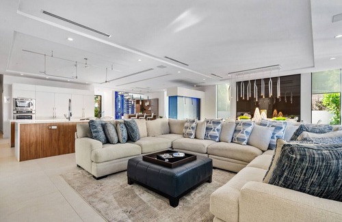 Colee Hammock Apartment | Villa Celine- LAS OLAS Waterfront house with heated pool