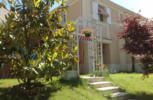 Magny-le-Hongre Villa | Villa Cendrillon