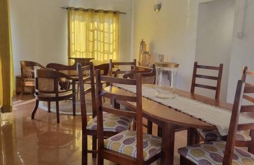 Eau Coulee Apartment | Villa Chambly (Garden & River)