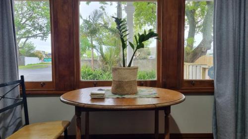 Hamilton East House | Villa Charm on Claudelands
