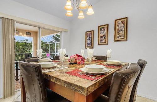 Trafalgar House | Villa Chayenne charming 4 bedroom 2 bathroom pool home
