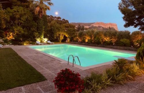 Cassis Villa | Villa Chic & Zen, Jungle Provençale et Piscine de 14m pour 1 à 6 personnes