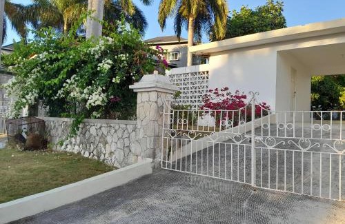 IronShore Estates Villa | Villa Chinnor-Kent Ave
