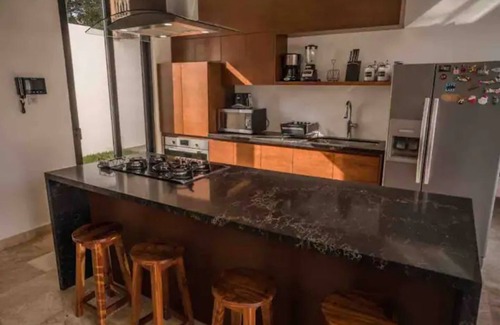 La Veleta House | VILLA CIELO 4 bd, jetpool, huge garden w/palapa!