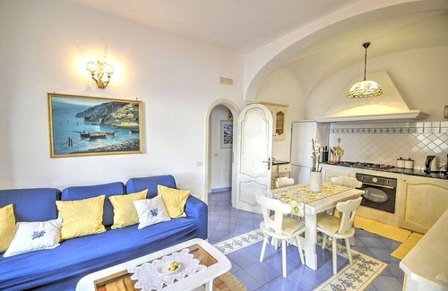 Positano City Centre House | Villa Cipriana: A characteristic one-story independent house overlooking the sea and the main beach of Positano.