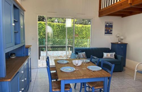 Vaux-sur-Mer House | Villa Climatisée 5 Pers, 450m Plages Nauzan et Conseil, Terrasse 48m², Parking, BBQ, 2 Chambres - FR-1-539-58
