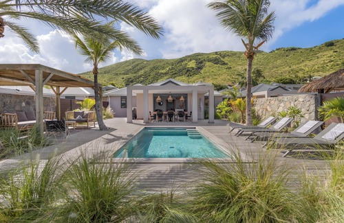 Bellevue Villa | Villa Coco - Waterfront property with water access, swimming pool, AC & kayaks