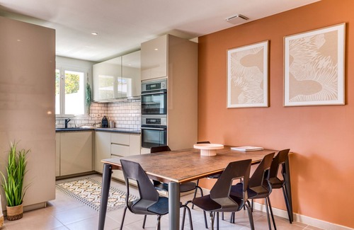 Mauguio Villa | Villa Cocoon Montpellier and Beach with Private Pool, Wi-Fi and Air Conditioning