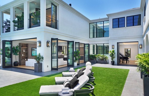 The Flats Villa | Villa Colette by LuxJB 🏆 Beverly Hills Flats Mansion 🏆 Sleeps 18 🏆 8 Bdr