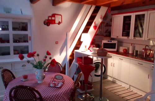 Les Mathes Villa | Villa comfort, 300 m from the center, enclosed garden in a private parking pinewood