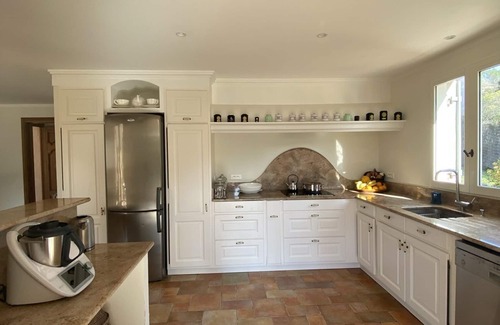 Entrecasteaux House | Villa Comorebi Provence: Unique & Charming