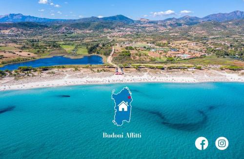 Budoni Villa | Villa con piscina by budoniaffiti