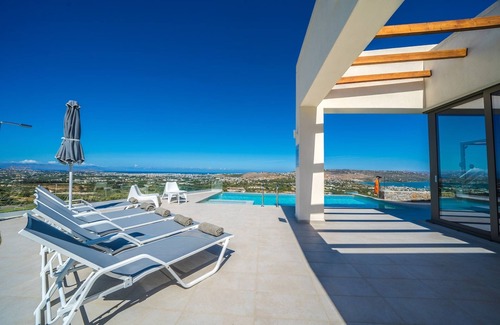 Katochori Villa | Villa Con Vista- Heated Pool 4 bdr Sleeps 8